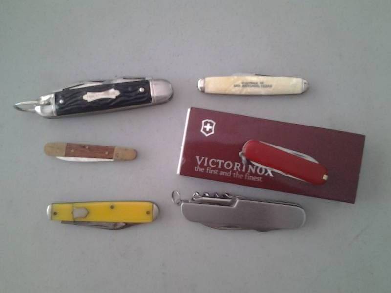 lot 38 image: 6-Pocket Jack Knives (1-Victorox In Box)