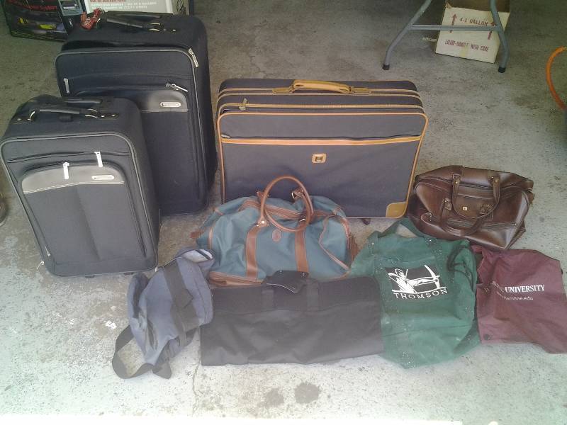 lot 83 image: 3-Rolling Suitcases & Other DuffelTote Travel Bags