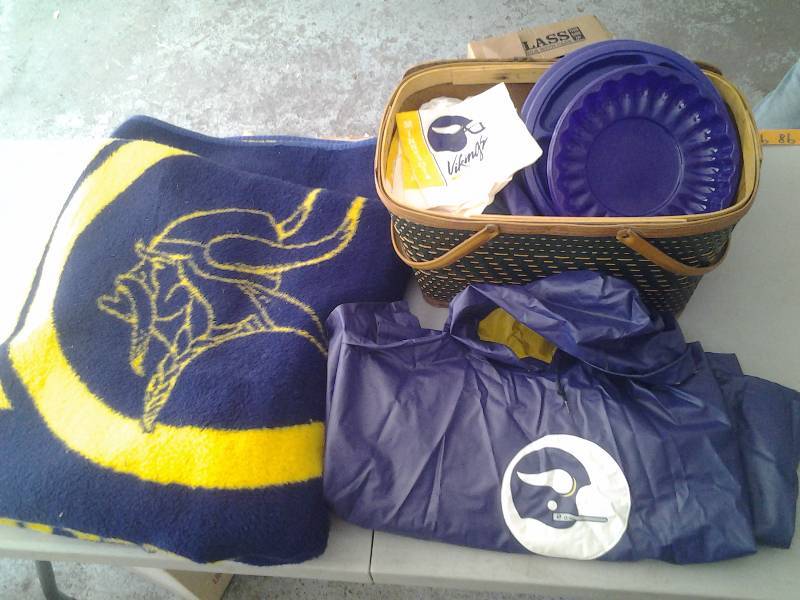 lot 87 image: MN Vikings Heavy Duty Fleece Blanket, Big Poncho, Purple Picnic Tailgating Set