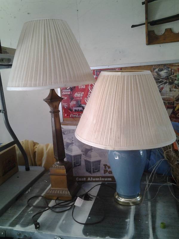 lot 88 image: 2-Lamps, 1-Outdoor Coach Light Fixture