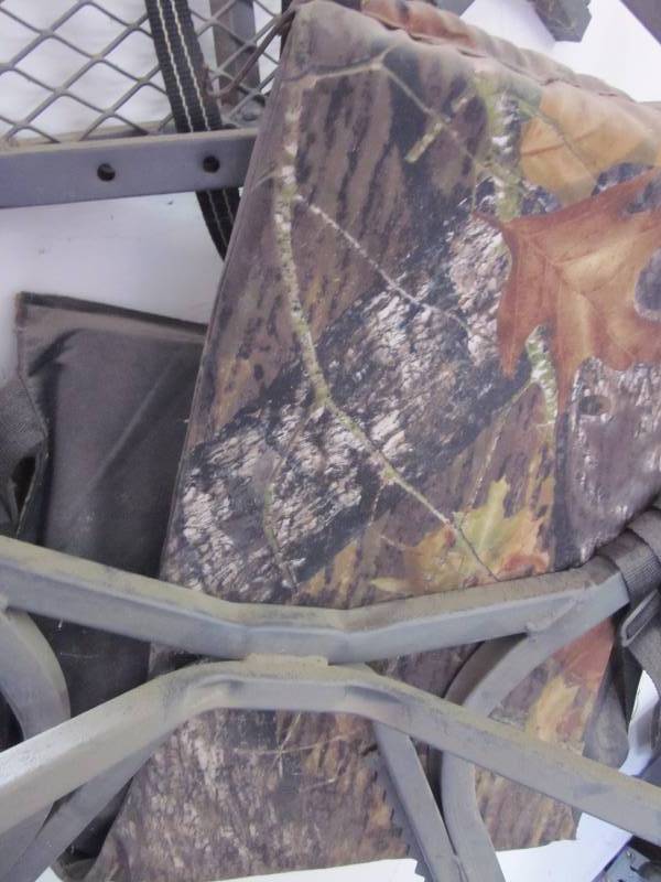lot 13 image: Deer Stand