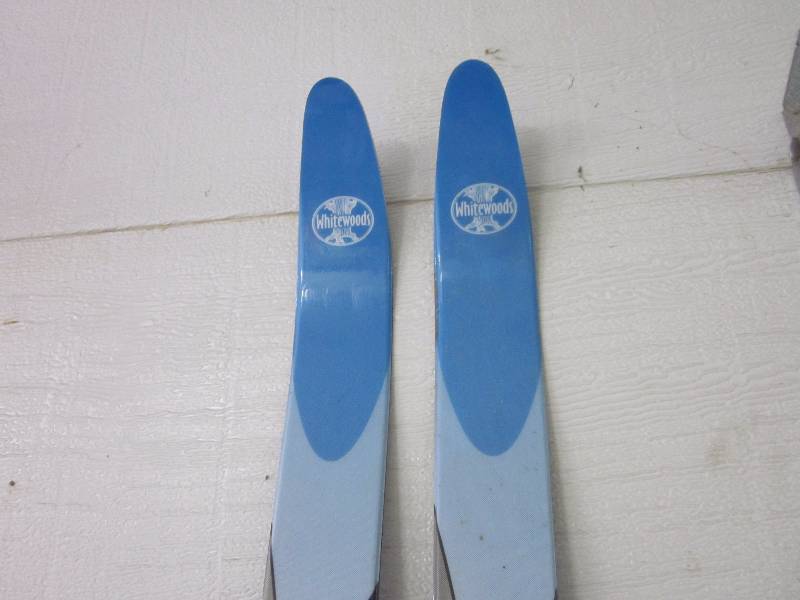 lot 20 image: Whitewoods Tracker Cross Country Skis