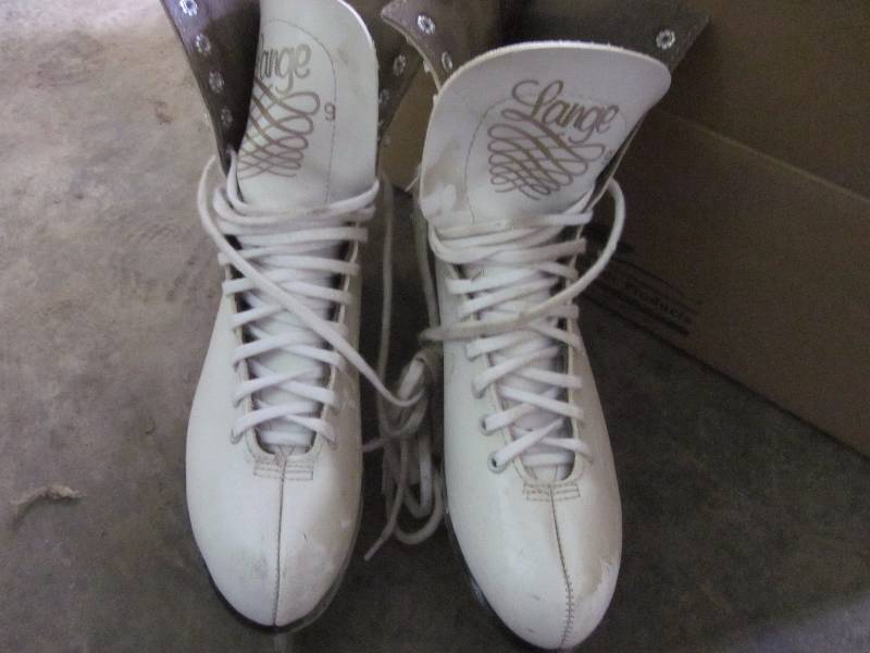 lot 23 image: 3 Pairs Skates