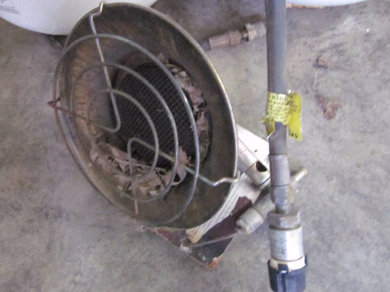 lot 25 image: Propane Cylinders and Heater