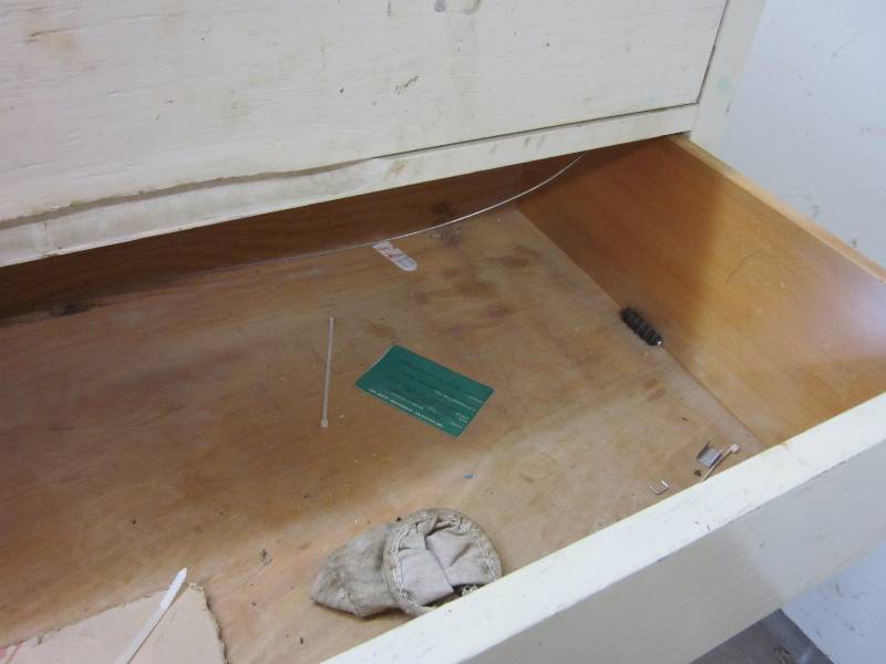 lot 35 image: 4 Drawer Dresser