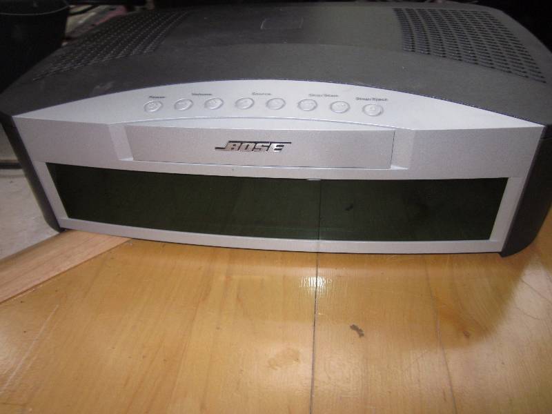 lot 77 image: Bose Powered speaker System and VCR