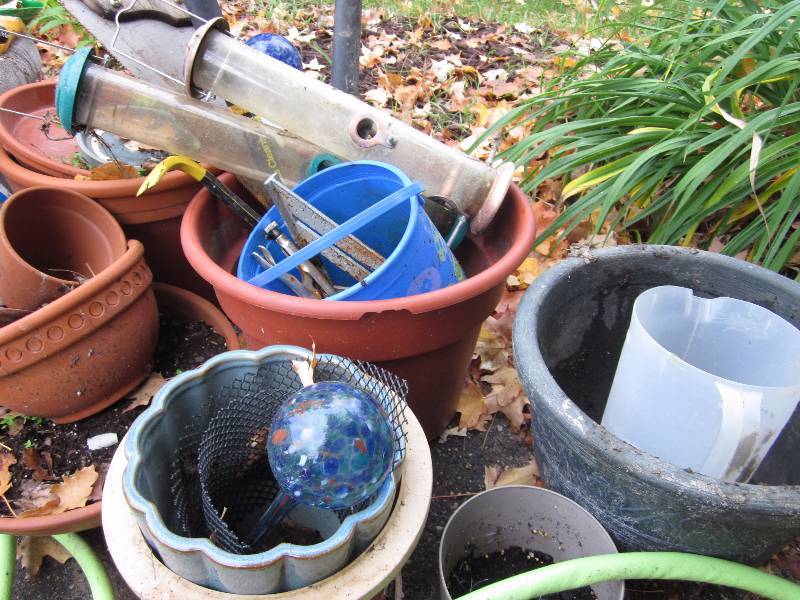lot 93 image: Gardening Lot