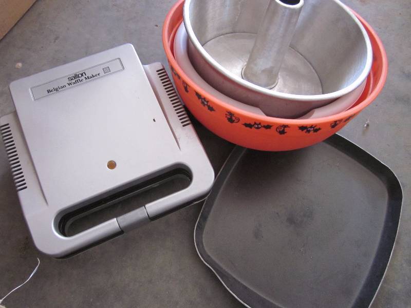 lot 45 image: Kitchen Ware Lot