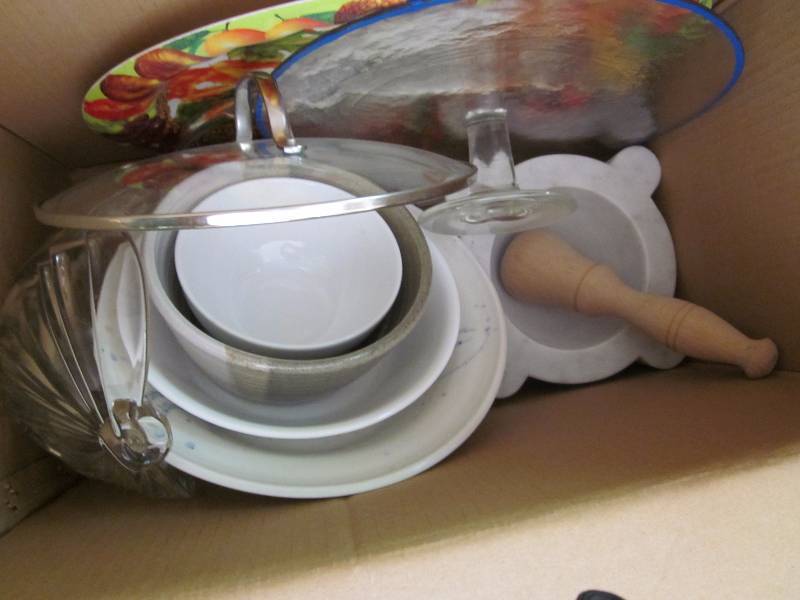 lot 61 image: 2 boxes kitchen items