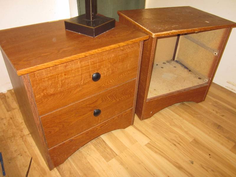 lot 67 image: 2 night stands and lamp