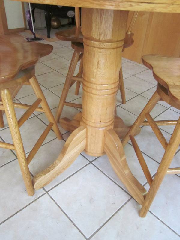 lot 7 image: Bistro Set