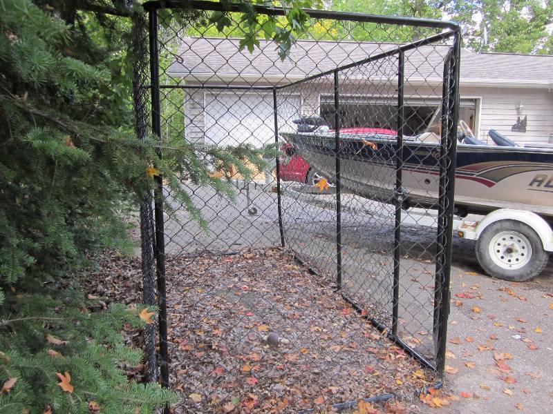 lot 69 image: Dog Kennel