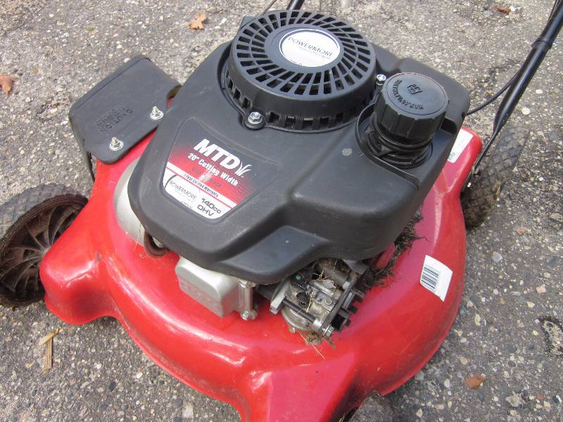 lot 70 image: MTD push mower