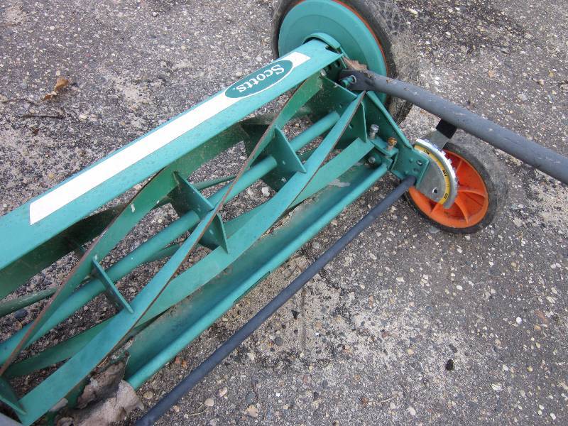 lot 71 image: Scotts push reel mower
