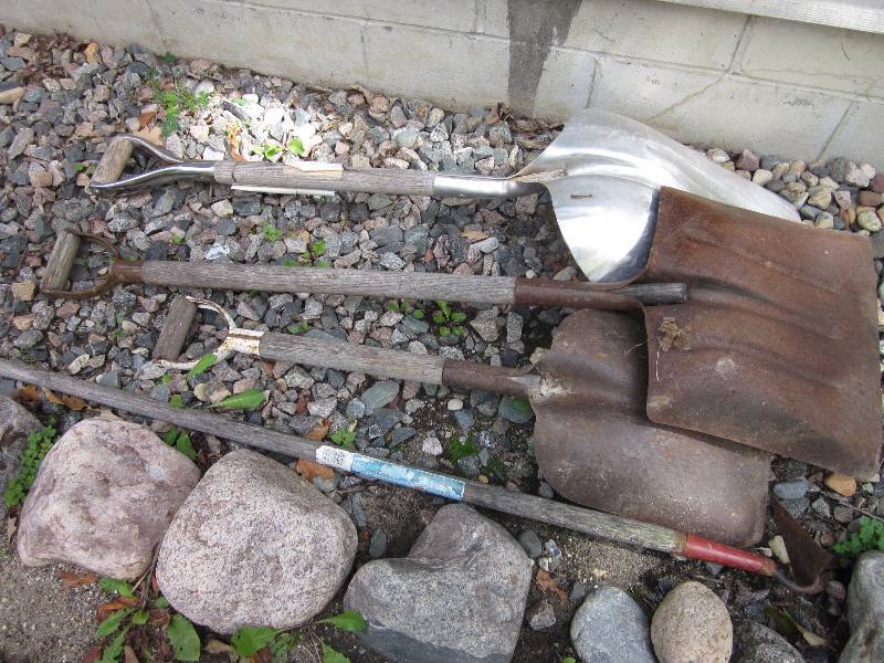 lot 73 image: Outdoor tools