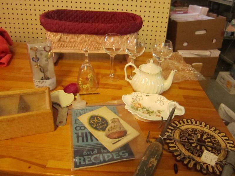 Lot of decorative items...