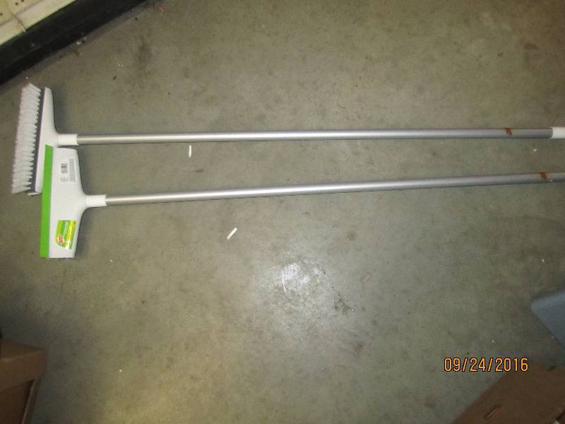 2 Scotchbrite scrub n squeegees, ne...
