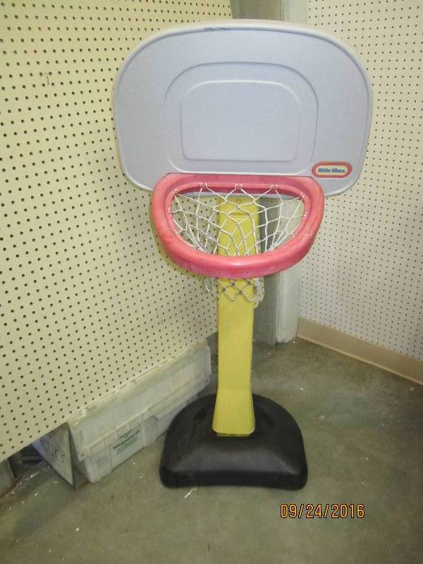 Little Tikes basket ball hoop with ...