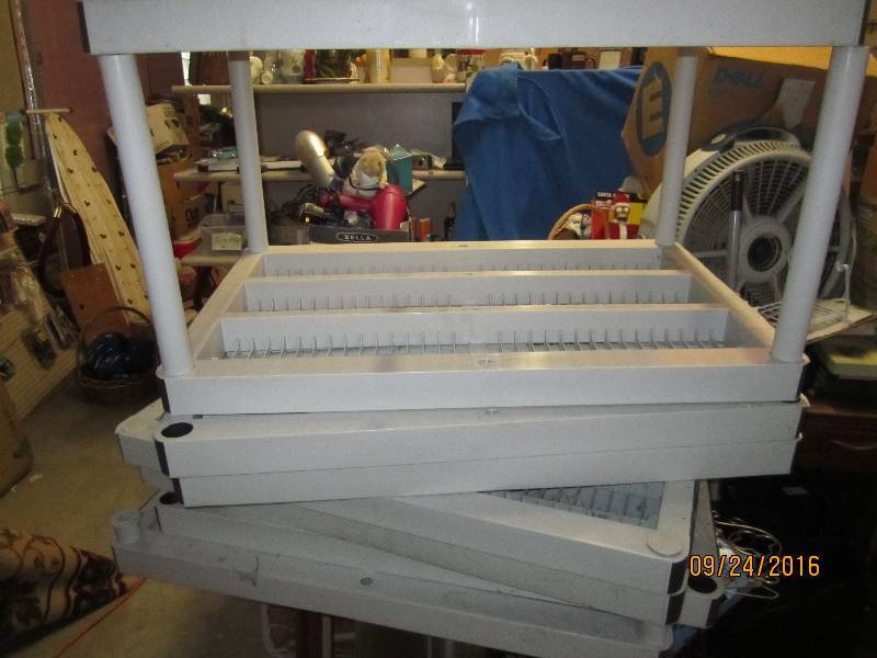 Set of 8 plastic shelves with legs ...