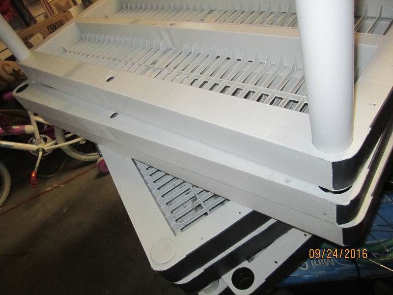 Set of 8 plastic shelves with legs New & Used Flooring, Furniture