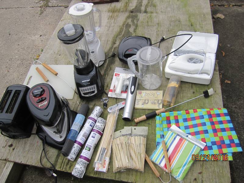 Lot of nice kitchenware, some new s...