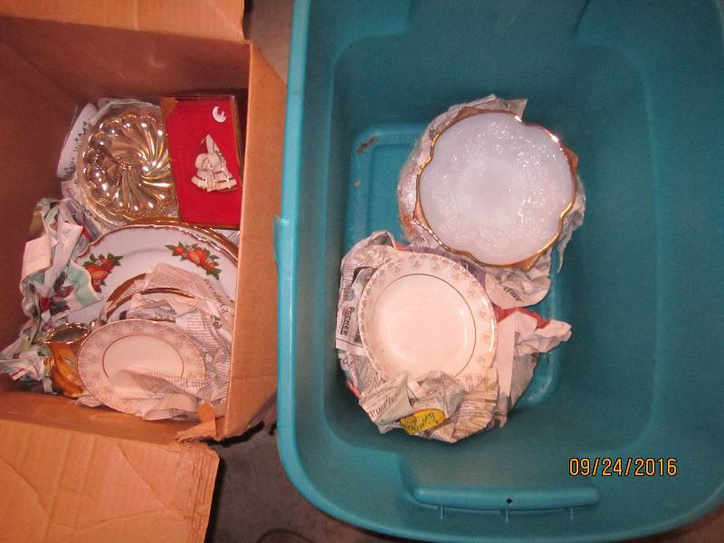 Lot of collector glass...
