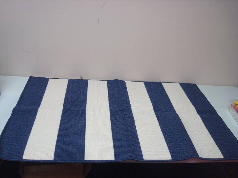 lot 28 image: New Maples Rug, 30 x 46