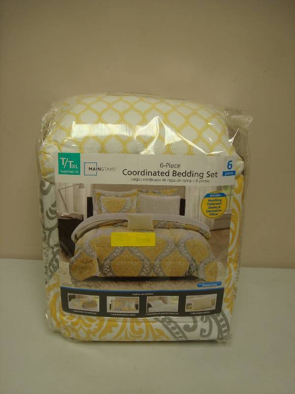 lot 62 image: Twin Size Yellow Comforter Bedding Set, Store Return