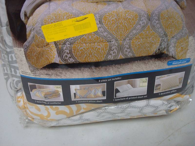 lot 67 image: Twin Size Yellow Comforter Bedding Set, Store Return