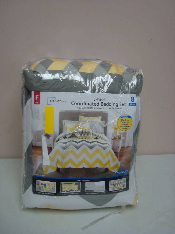 lot 68 image: Fill Size Bedding Comforter Set, Store Return