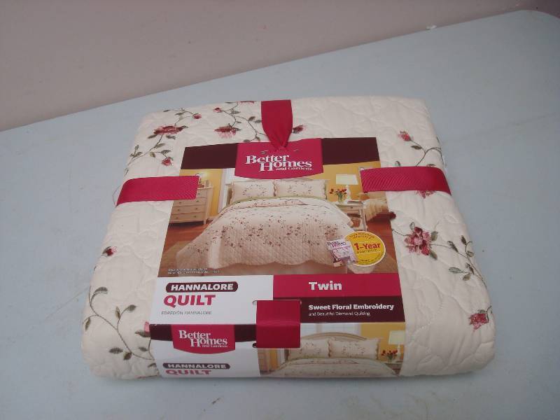 lot 74 image: Better Homes Hannalore Twin Size Quilt, New