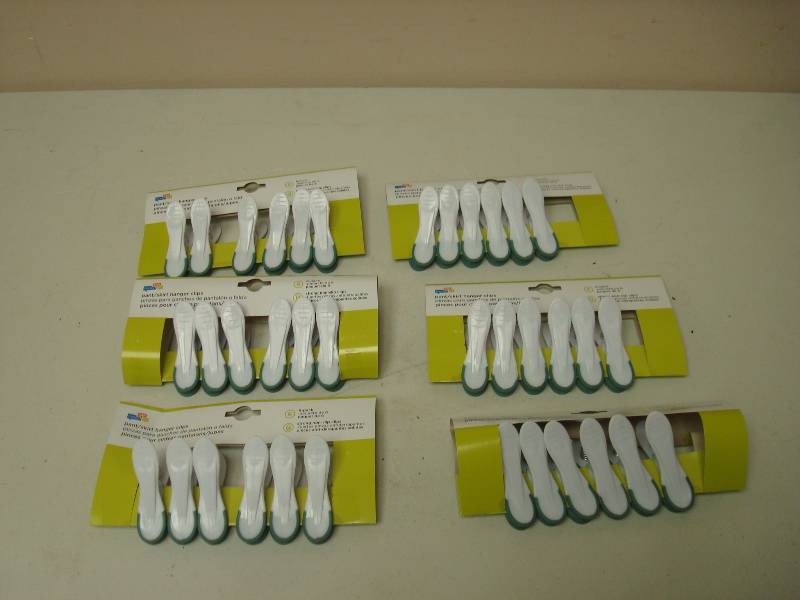 lot 83 image: Lot Of 6 Pack Pant Skirt Clips