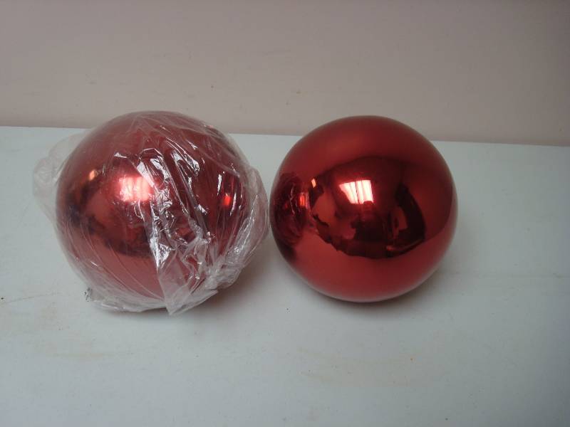 lot 106 image: Pair Of Large Shinny Red Balls, Unsure What, I Think There Thin Hollow Metal