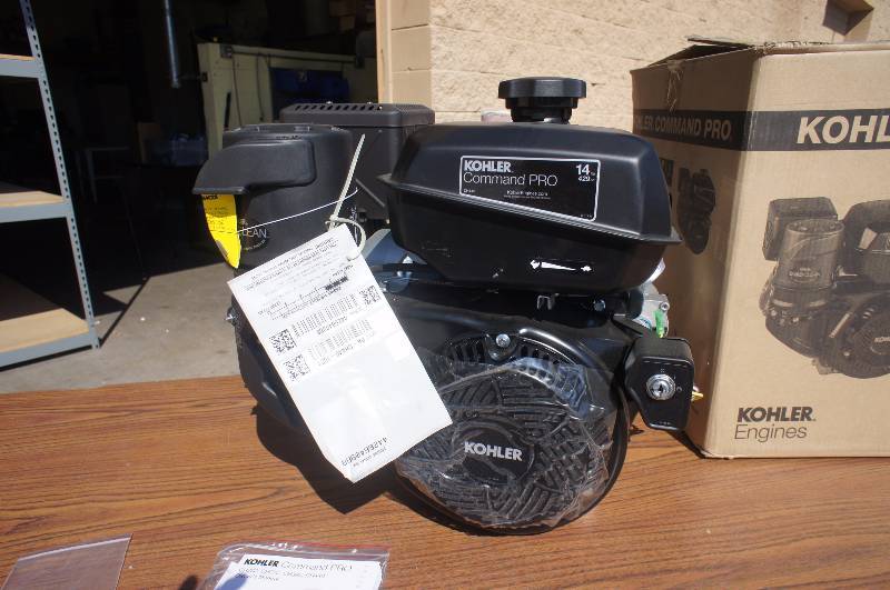 lot 26 image: NEW IN BOX - Kohler CH440 Engine, CH440-3021 - Command PRO Horizontal, Basic, Gross Power at 3600 Rpm, 14HP, 10.5KW
