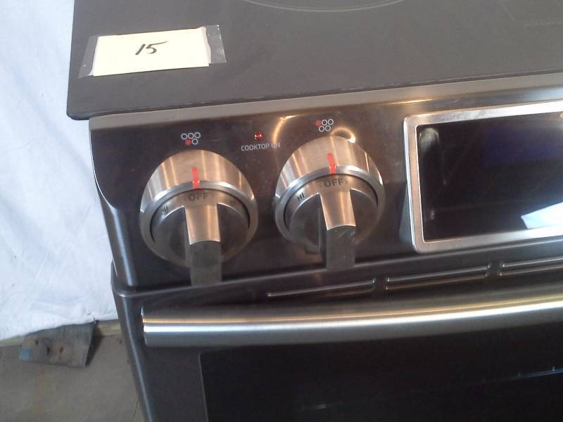 lot 15 image: Samsung Slide-In Electric Range