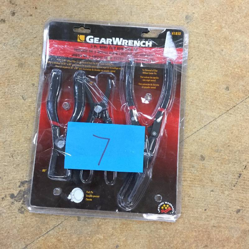 lot 7 image: Gear Wrench 3 PC Body Clip Removal Pliers New
