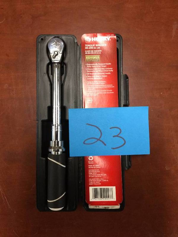 lot 23 image: Husky Torque Wrench 40-200 in LBS