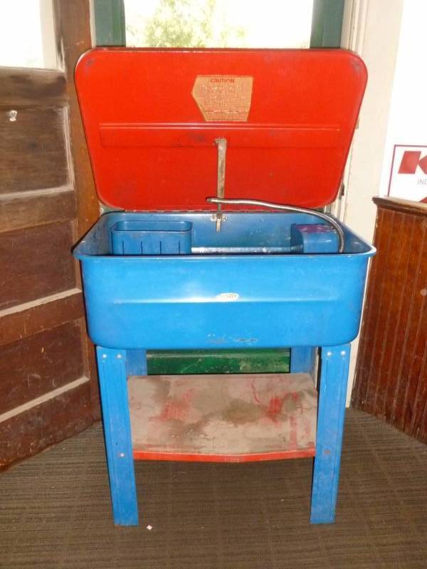 lot 2 image: Parts Washer