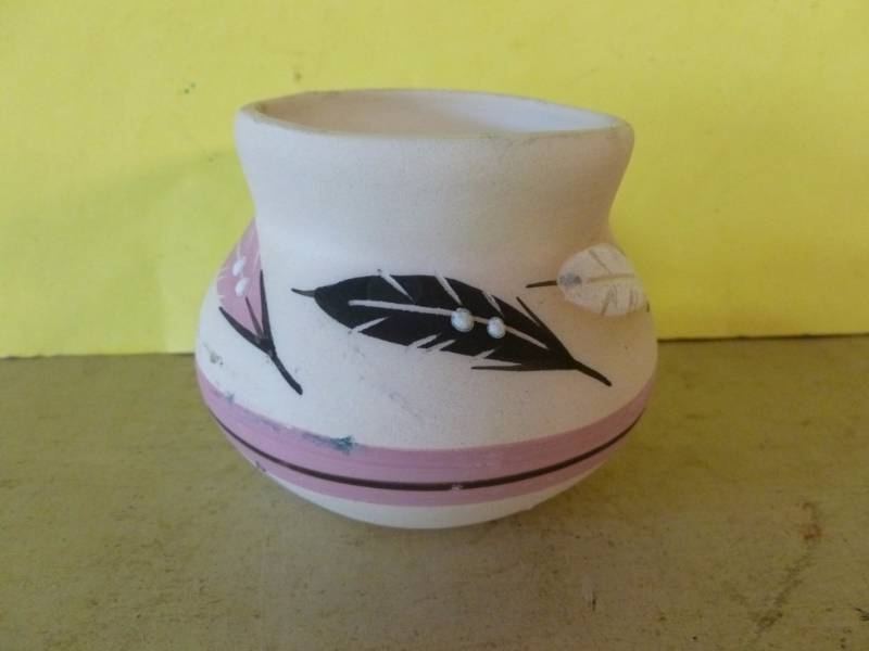 lot 13 image: Native American Themed