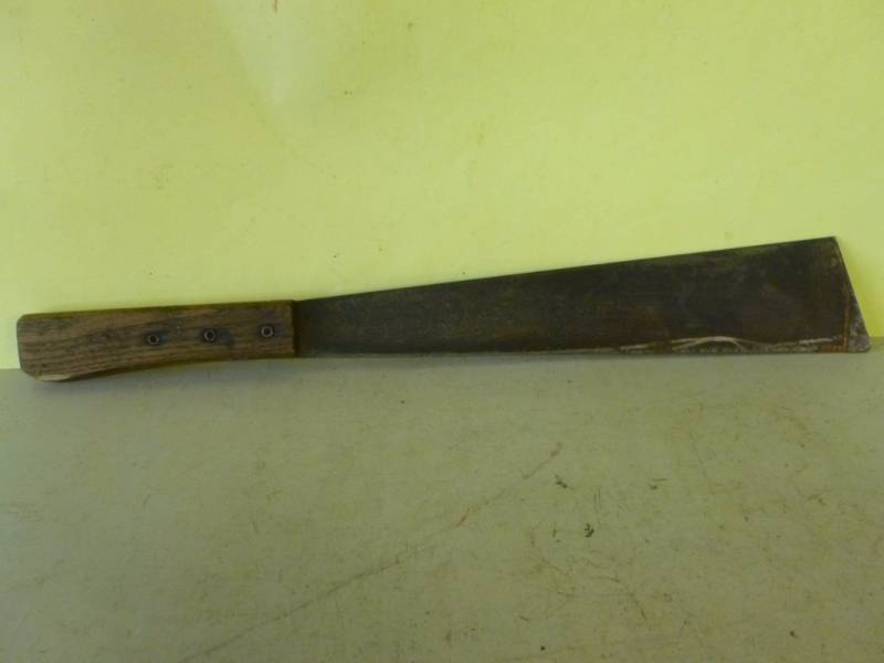 lot 15 image: Vintage Machete