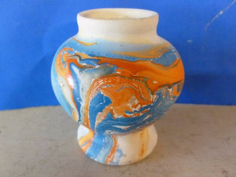 lot 29 image: Nemadji Pottery
