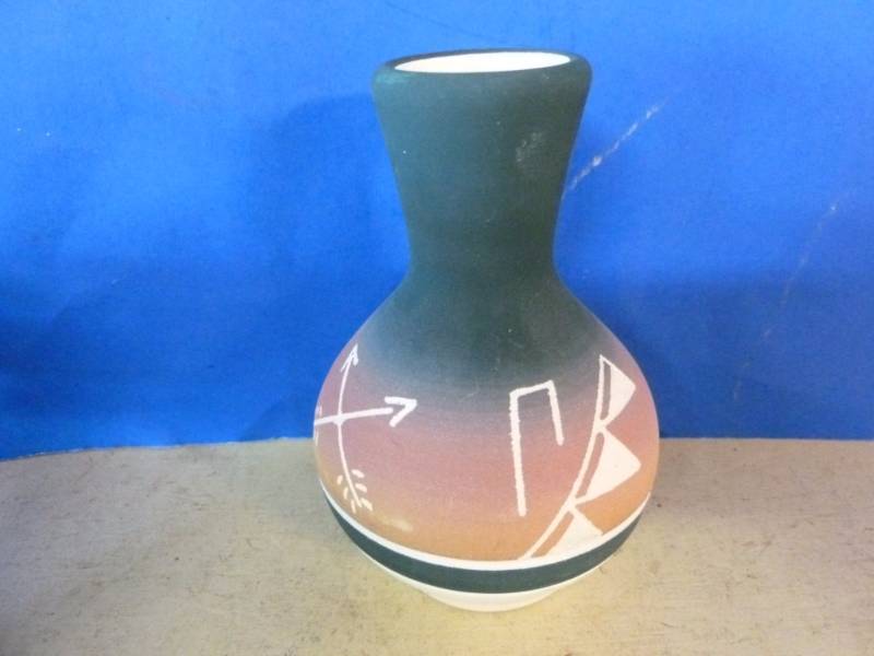 lot 30 image: Native American Item