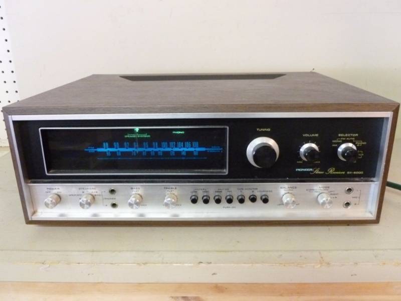 lot 64 image: Vintage Receiver