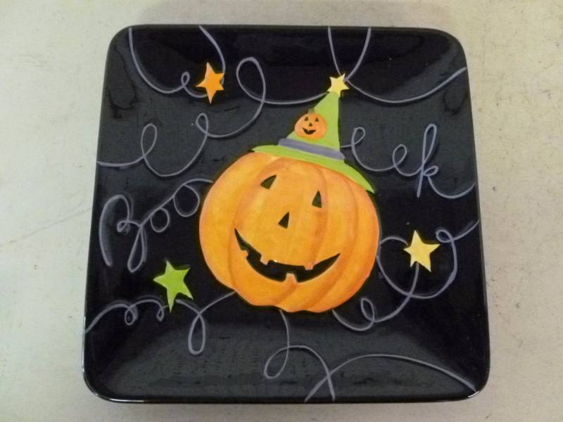 lot 73 image: Halloween Plate