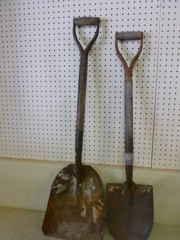 lot 76 image: Shovels