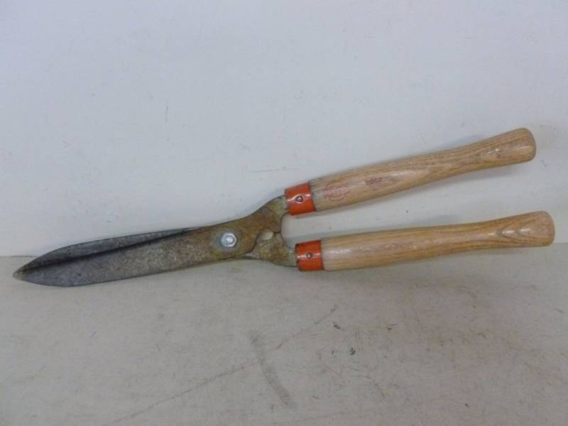 lot 87 image: Trimming Shears