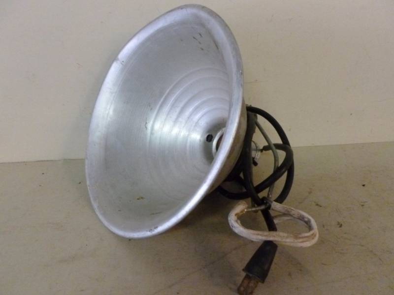 lot 115 image: Heat lamp