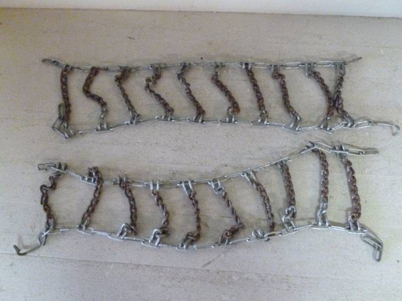 lot 121 image: Snowblower Tire Chains