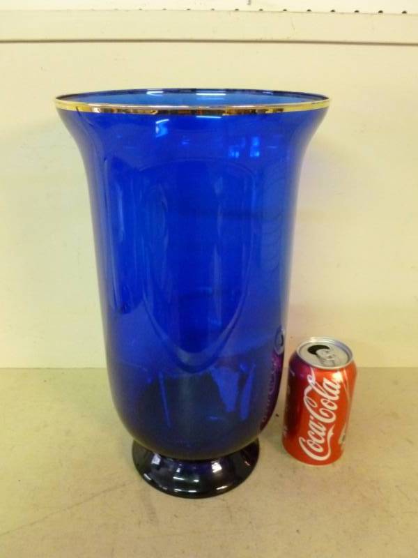 lot 132 image: Cobalt Blue Vase