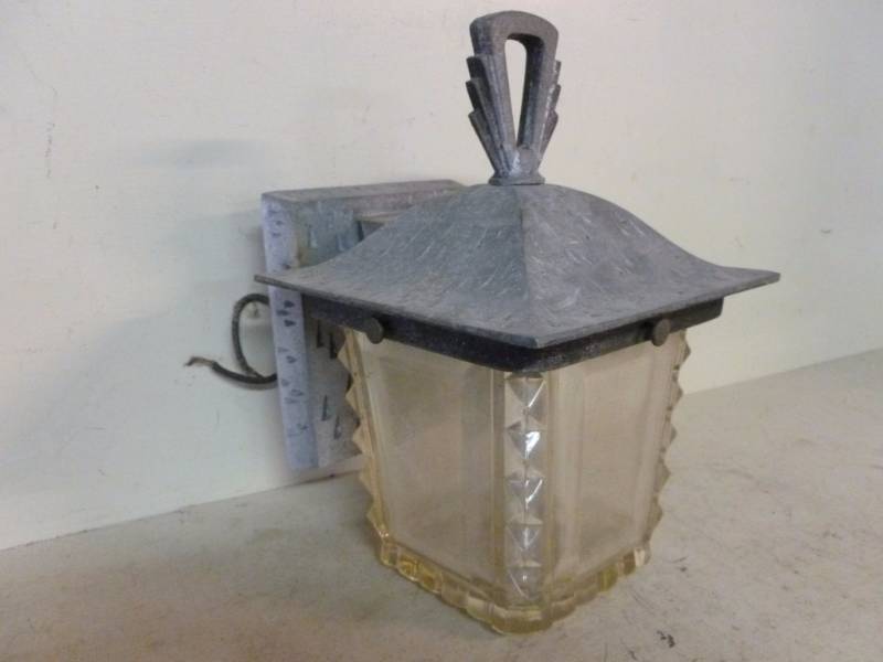 lot 143 image: Vintage Light